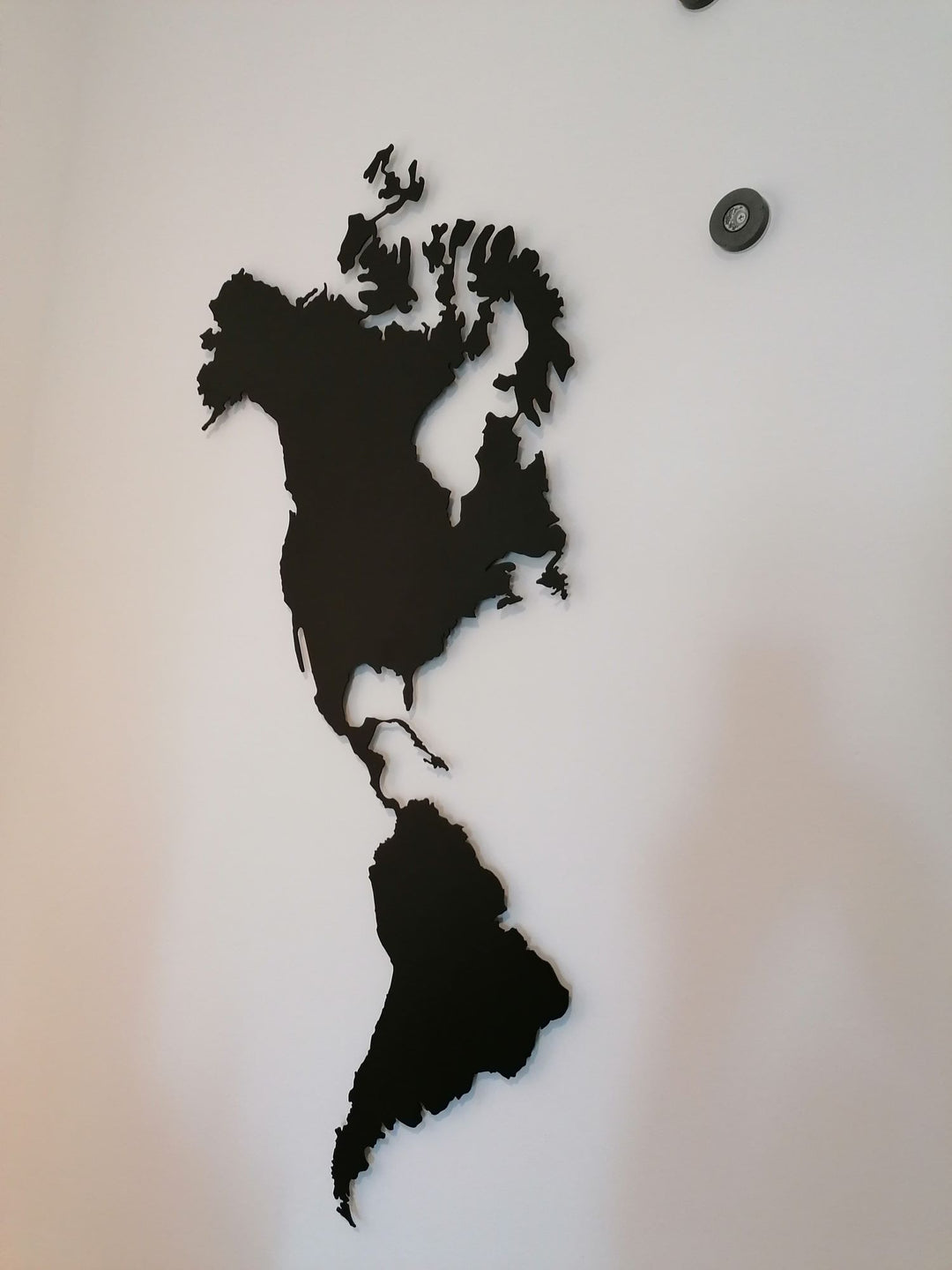 Weltkarte in Schwarz glänzend