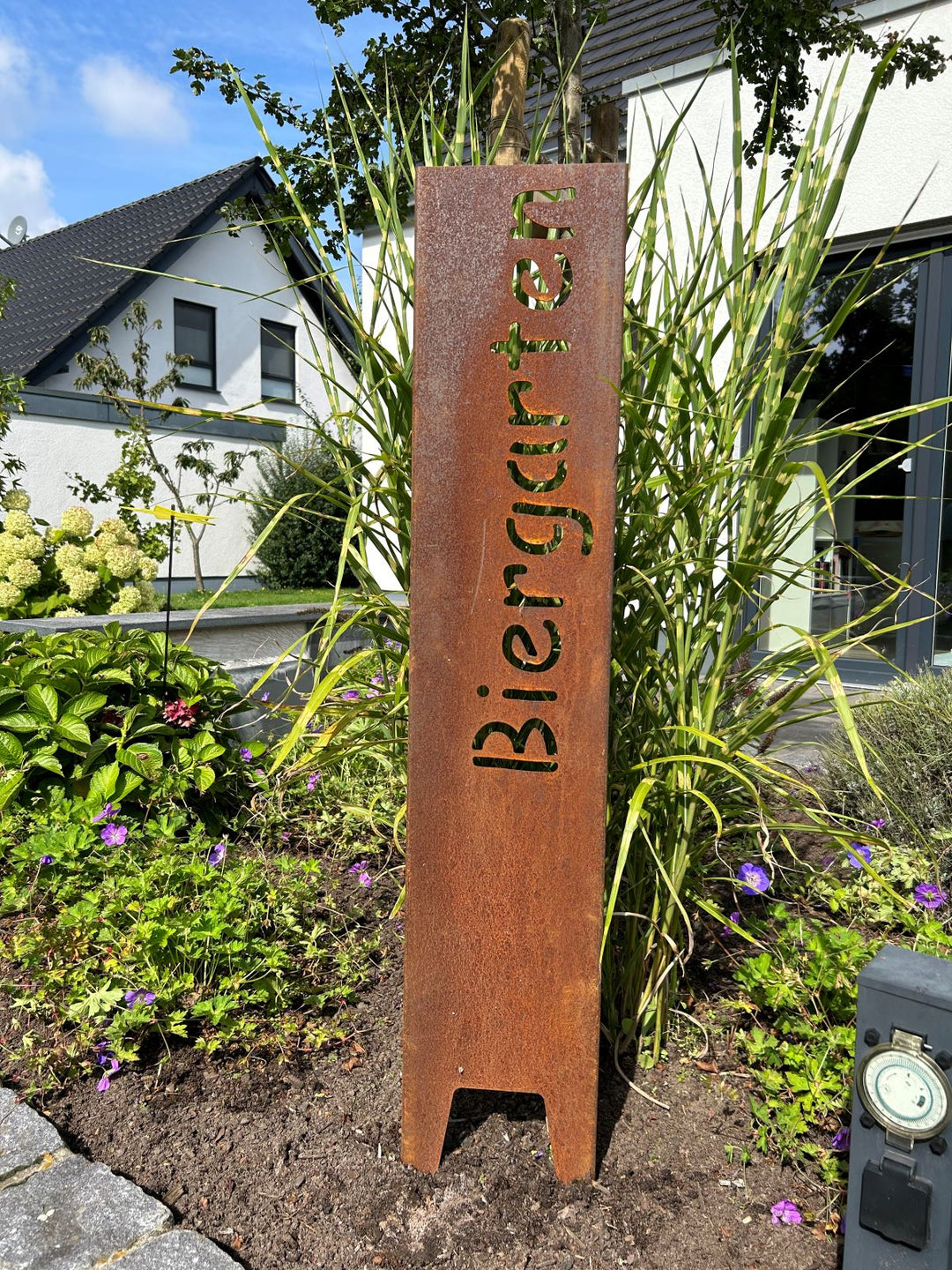 Gartenstele "Biergarten" aus Cortenstahl