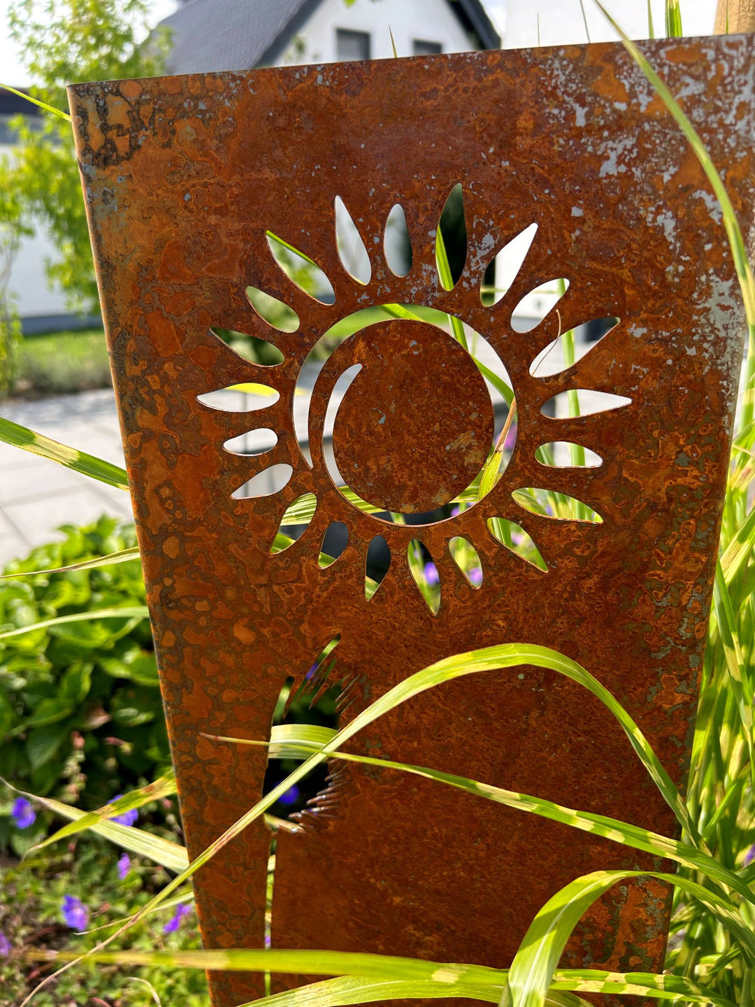 Gartenstele "Gras mit Sonne" aus Cortenstahl